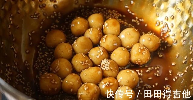 这碗热甜品被南方人当成宝!深秋季节就爱来一碗,软糯香甜又养颜!