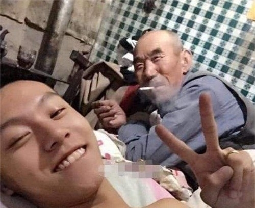 变形计|富二代参加《变形记》,卖掉金项链筹8万给穷爷爷治病,现怎样了