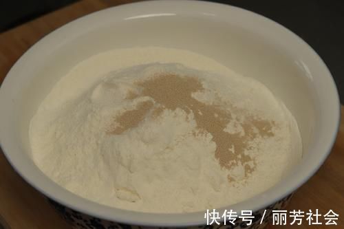 美食优选:冬天发面时别只会放酵母,记住3个诀窍,馒头又软又好吃