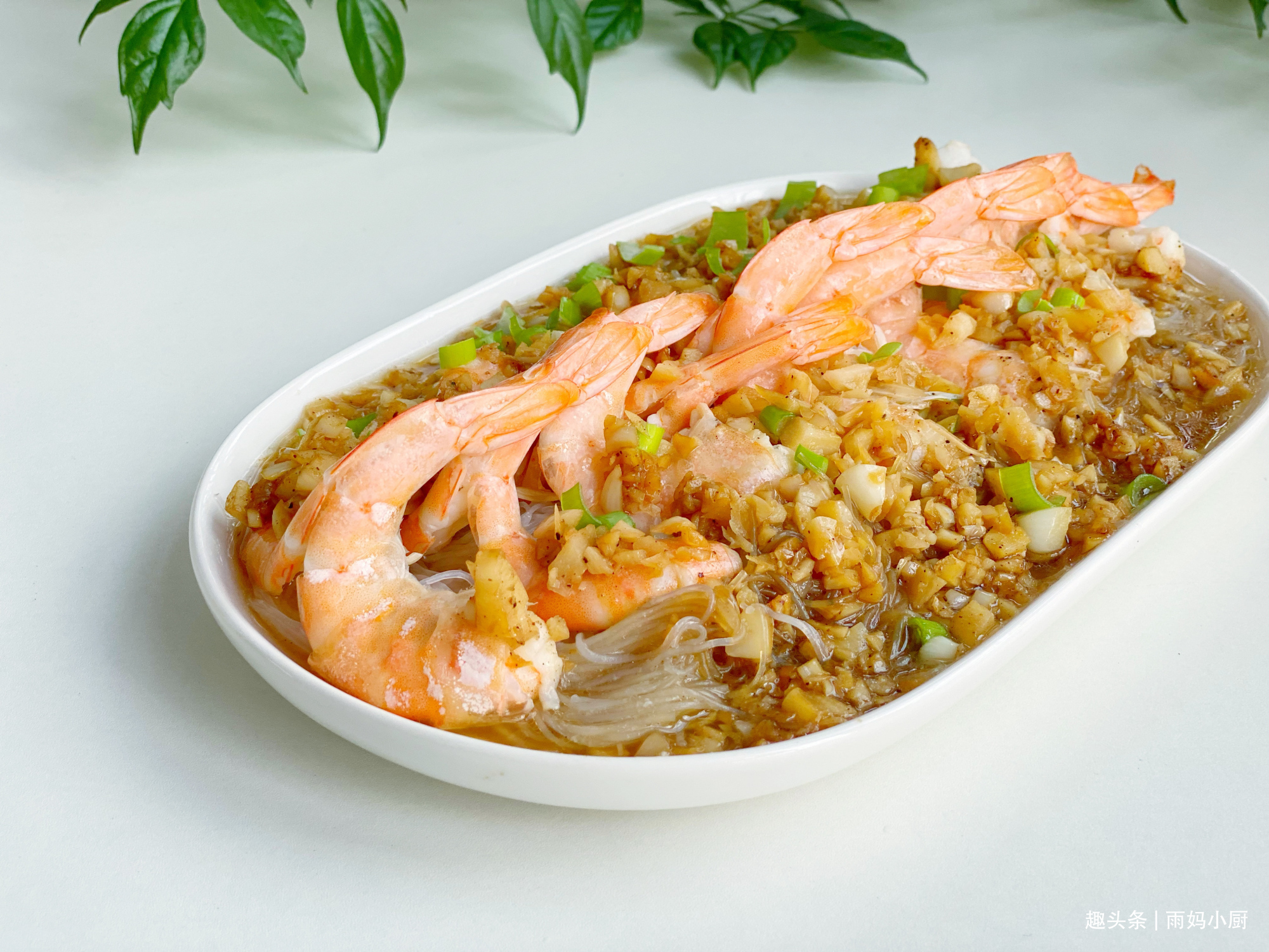 蒜蓉粉丝蒸虾，粉丝不要焯水记住1招，虾肉鲜嫩粉丝入味又好