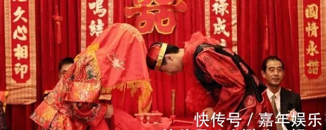 对联$盲人新郎娶亲,请老秀才写婚联,众人一看,纷纷感叹妙不可言