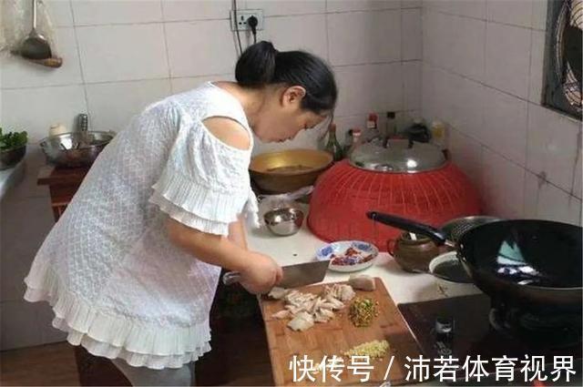 做饭|准妈妈晒“最惨孕妇餐”走红,清汤寡水显心酸,网友:没必要同情