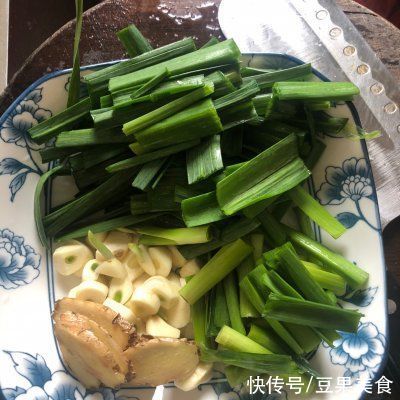 这道黄丫角焖鸡蛋连续吃了3碗，全家人都一致好评