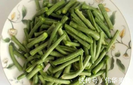 这两样素菜一起炒,实在太鲜香了,难怪女儿爱吃,比吃肉