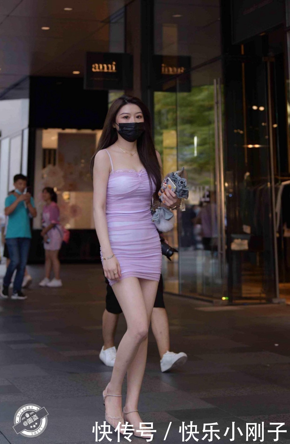 连衣裙|连衣裙是懒人出门快速穿搭服饰,让造型显得时髦不单调,极具气质