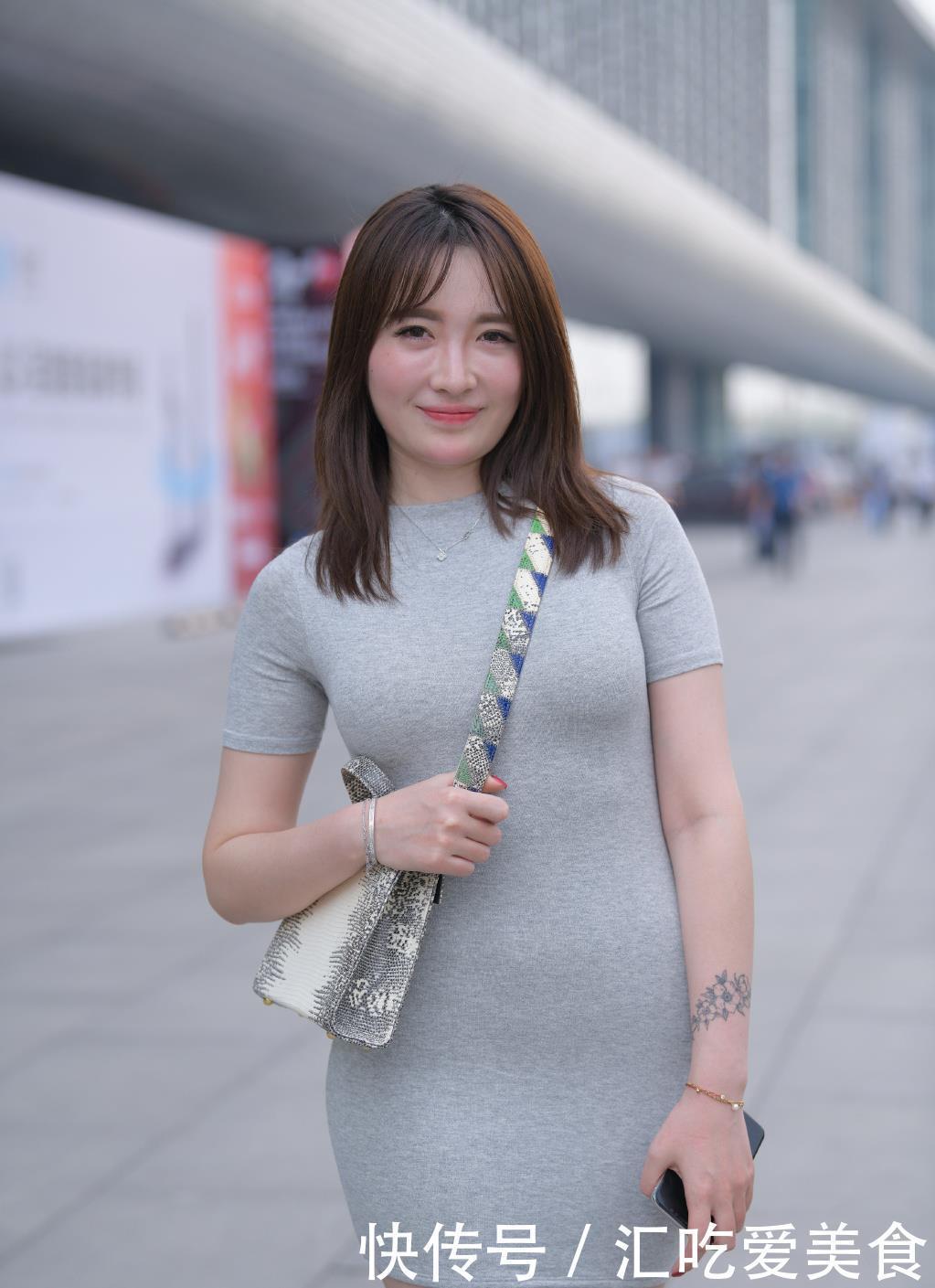 性感|时尚:性感紧身连体裤,好身材的女生,穿衣服就是任性