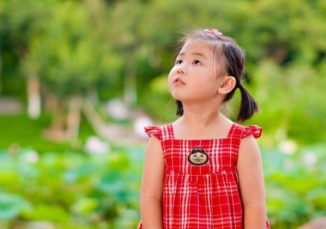 初墨|宝爸给女儿取名“初墨”,自认文雅却气哭娃,网友:看看自己姓啥