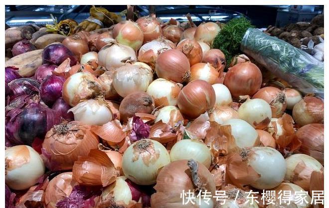 黄皮|夏天买洋葱，遇到紫皮和黄皮选哪个？菜农：别瞎买，差别挺大的