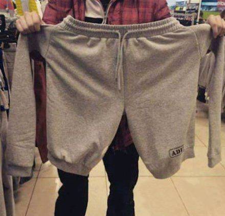 |搞笑图片幽默段子笑话哈哈,是狗狗在看店吗,孩子来买东西了呢