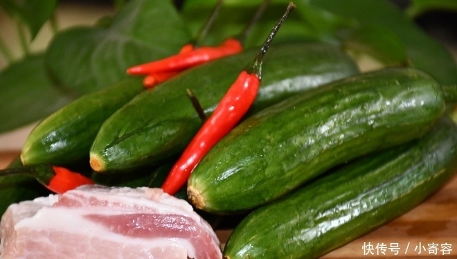 黄瓜别只会凉拌着吃了,试试这种做法,好吃到停不下来