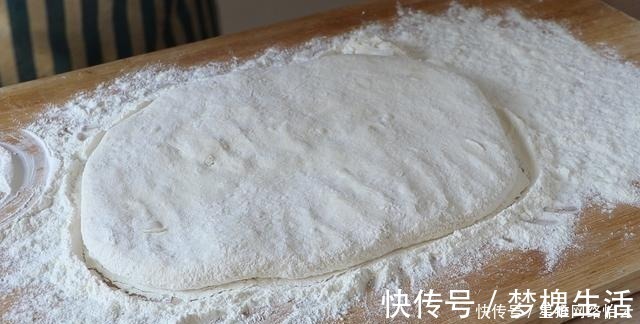 饼子|懒人葱花饼，年夜饭我家最爱的主食，不和面不揉面，个个松软多层