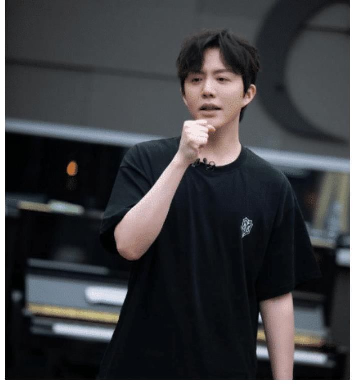 桌子|《披荊斬棘的哥哥》，一桌子山珍海味和幾粒老鼠屎