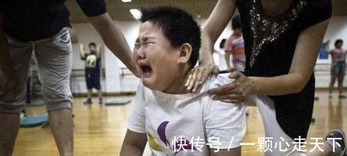 外面的世界|儿子因沉迷游戏,被爸爸游戏中追杀,儿子大哭我再也不玩了