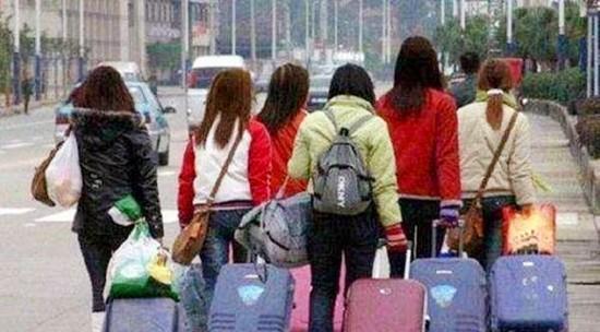  小小的绣花针|俗语出门千里不拿针，是什么意思出远门还有拿针的