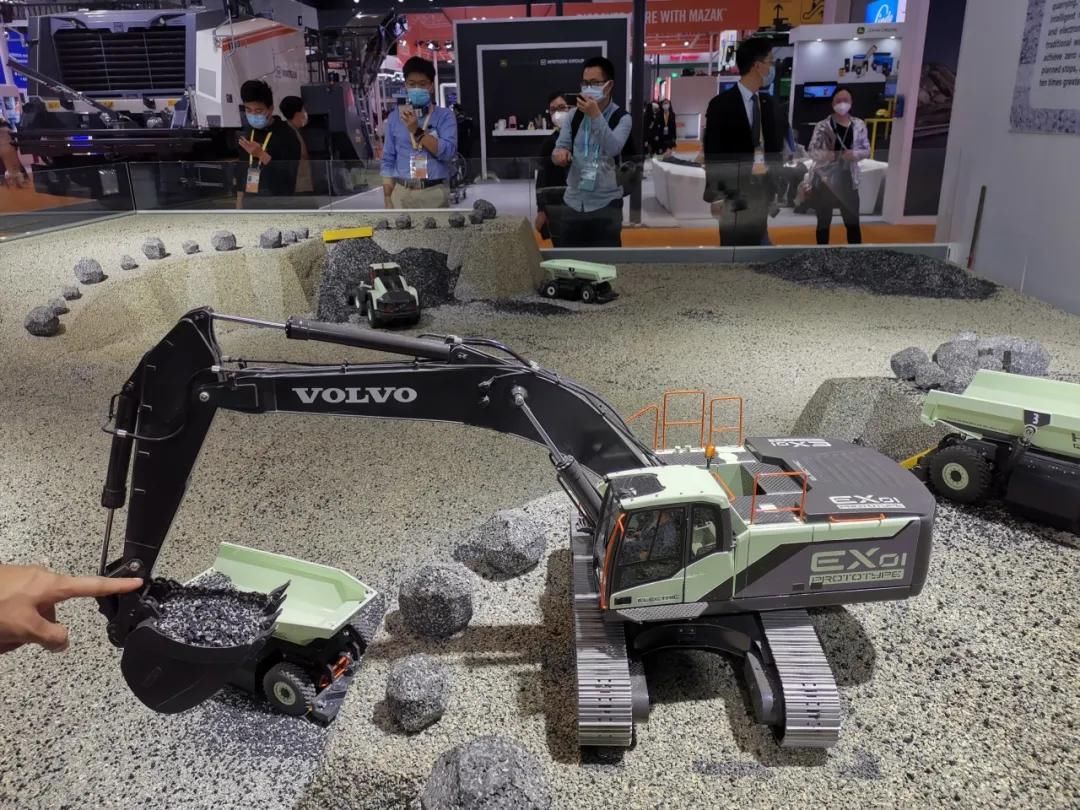 博会|惊险！进博会现场发生“断臂”事故，接下来的一幕出人意料