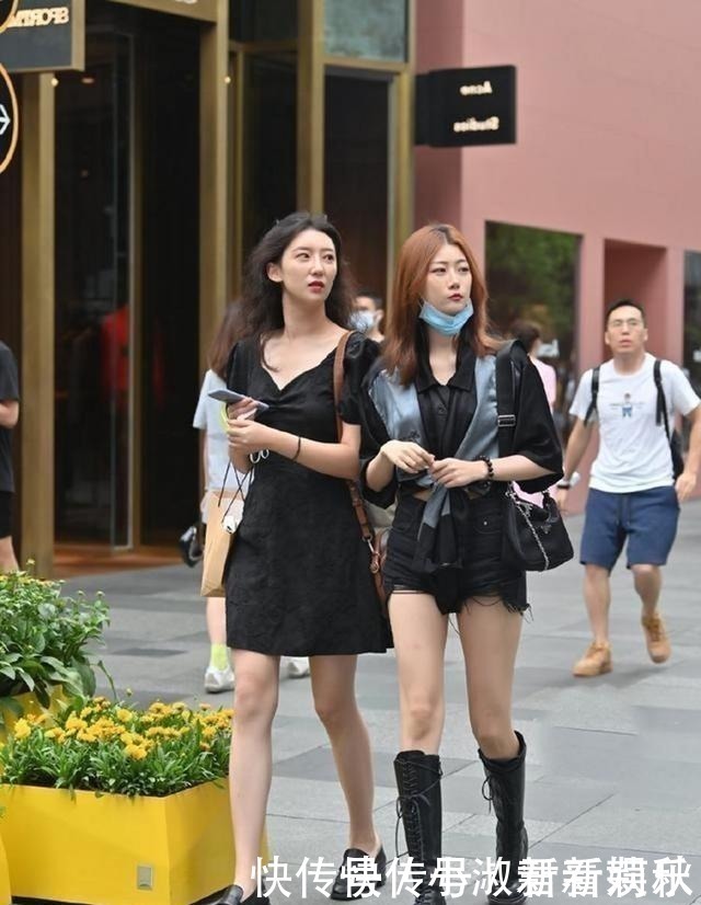 高雅|简洁高雅的白色连衣裙,很显美女清新甜美的感觉