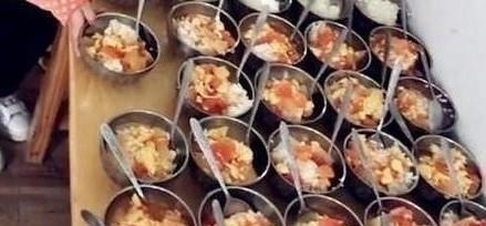 幼师|妈妈“突袭”贵族幼儿园,看到午餐后气炸,网友最廉价的贵族