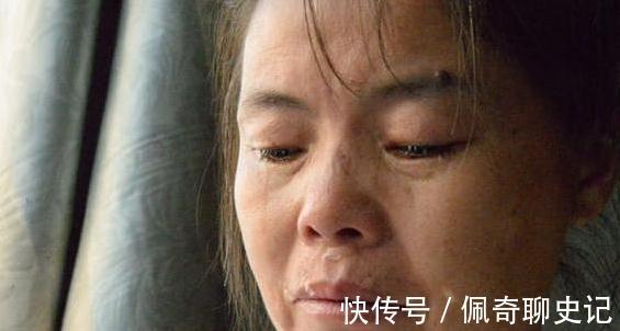 是非道德观|奶奶给满月孙女剃光眉毛,两个月后妈妈崩溃:离我孩子远一点