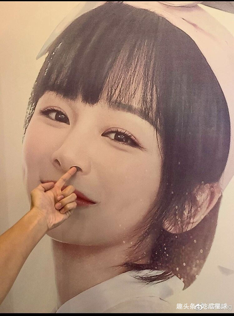 |李现豪气包场杨紫新电影,俩人搞笑互怼,童颜夫妇实在太甜了