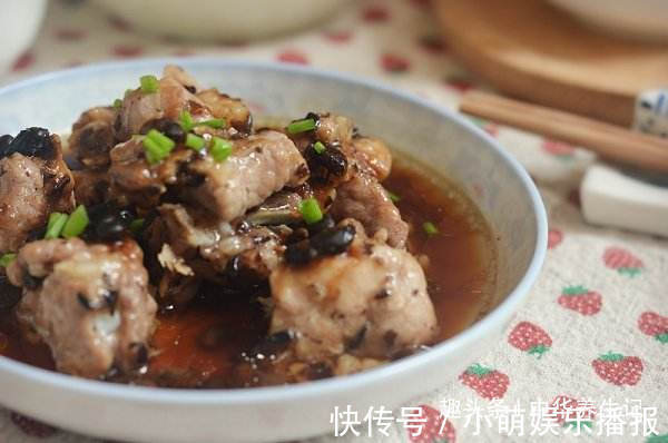 排骨|为啥排骨一蒸就老，还有腥味加点它一泡一腌，排骨才嫩滑吃不腻
