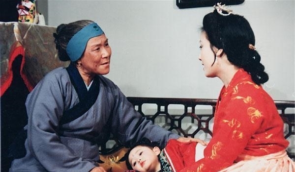 巧姐|《红楼梦》中的巧姐流落烟花巷，刘姥姥为何会“忍耻”招了巧姐？