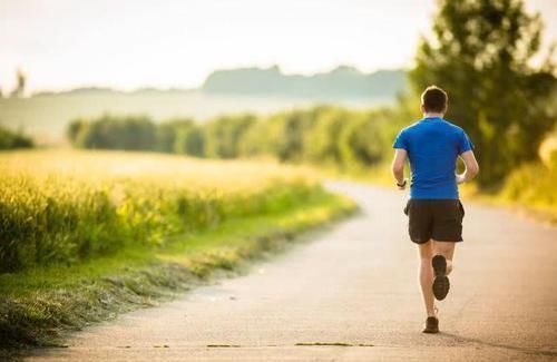 小龙虾|前列腺炎症的祸根找到了,贪吃5物会越来越严重,很多人却天天吃