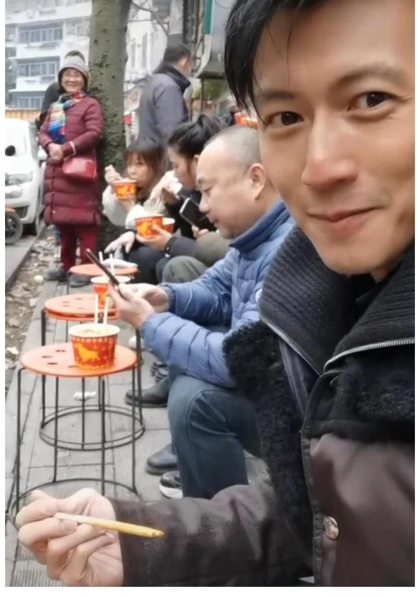 早年叛逆小子，现在蹲路边吃干面：这几年的谢霆锋，心态变化好大