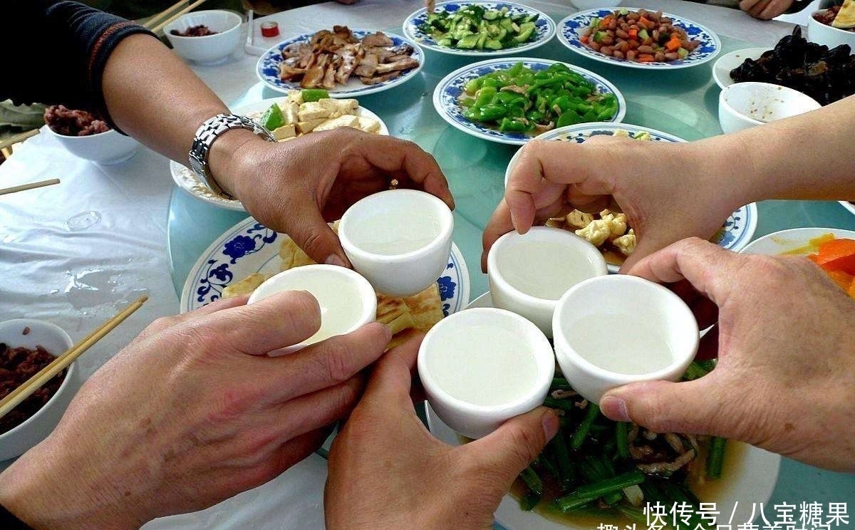  早上|早上起床后出现4种现象，你可能得考虑戒酒了