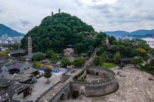 低薪|它是北京八达岭长城的“师范”，藏在江南小城中，景美人还少