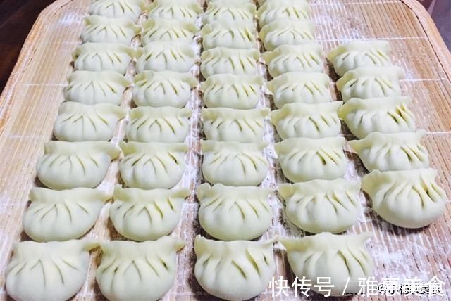 搅拌均匀|夏天，老公就馋这饺子，一个口一个，连吃40个，比三鲜的还好吃