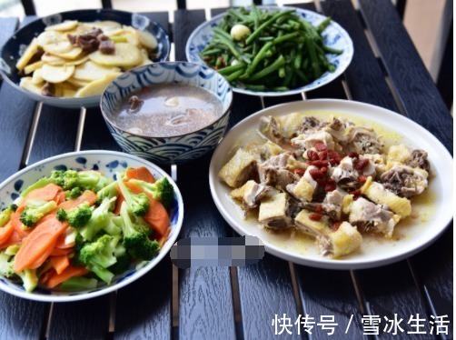 山药莲子|4菜1汤的周末晚餐，荤素搭配，其中一个是家人最爱吃的，赞不绝口