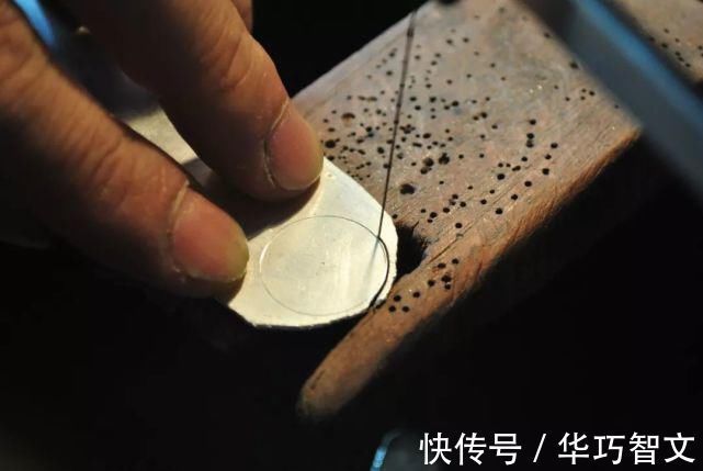 半球形 这件暗藏机关的项链,又变手链的可拆搭扣