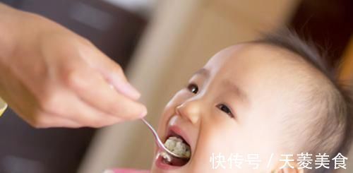婴儿米粉|宝宝米粉要吃多久？超过这个时间别喂了，伤害“显而易见”