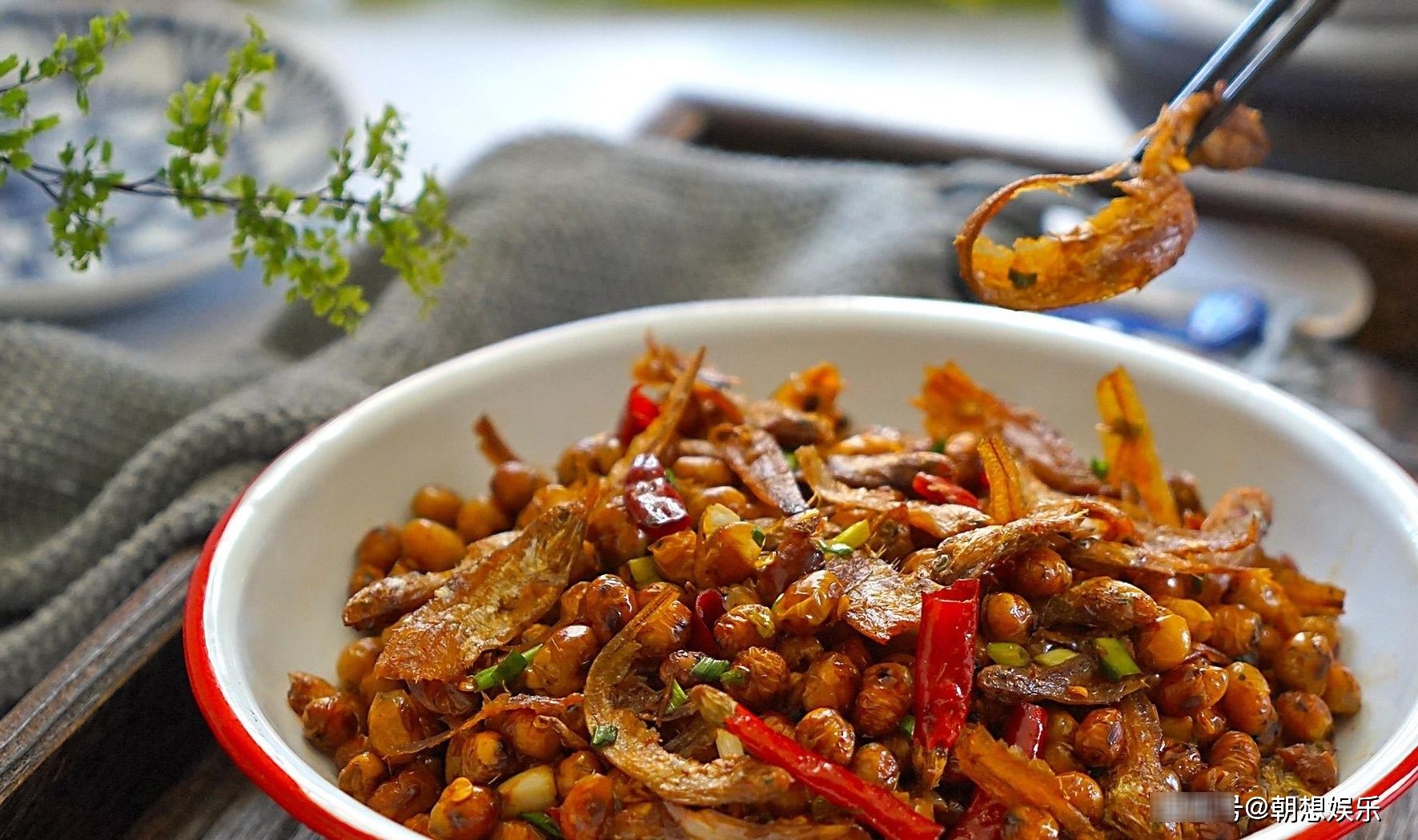 妈妈|黄豆和小鱼干这么熬,太香了!还没出锅,老公就看的直流口水