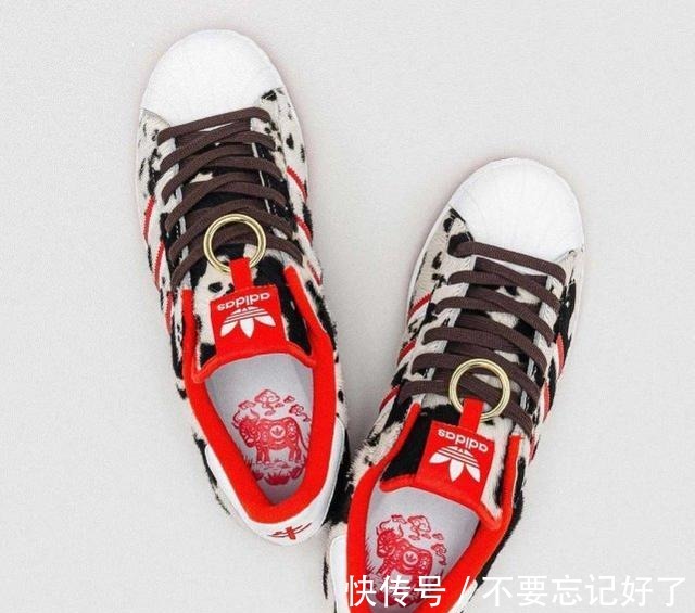 魔术贴 趣味鞋款大比拼，三款创意十足的鞋子你会pick哪一双！