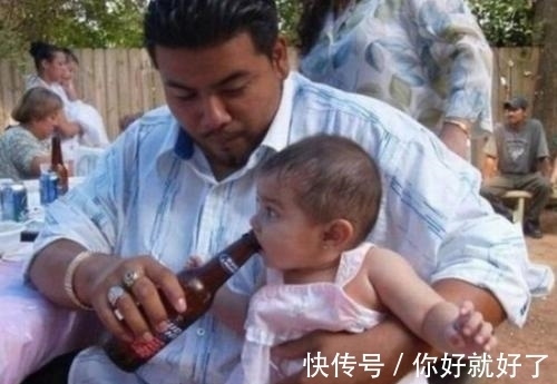 熊爸爸|熊爸爸带孩子: 当宝宝穿上熊爸爸的衣服之后,还是有模有样的