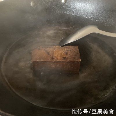 做法|你干锅猪头肉的正宗做法，简单几步，越吃越上瘾