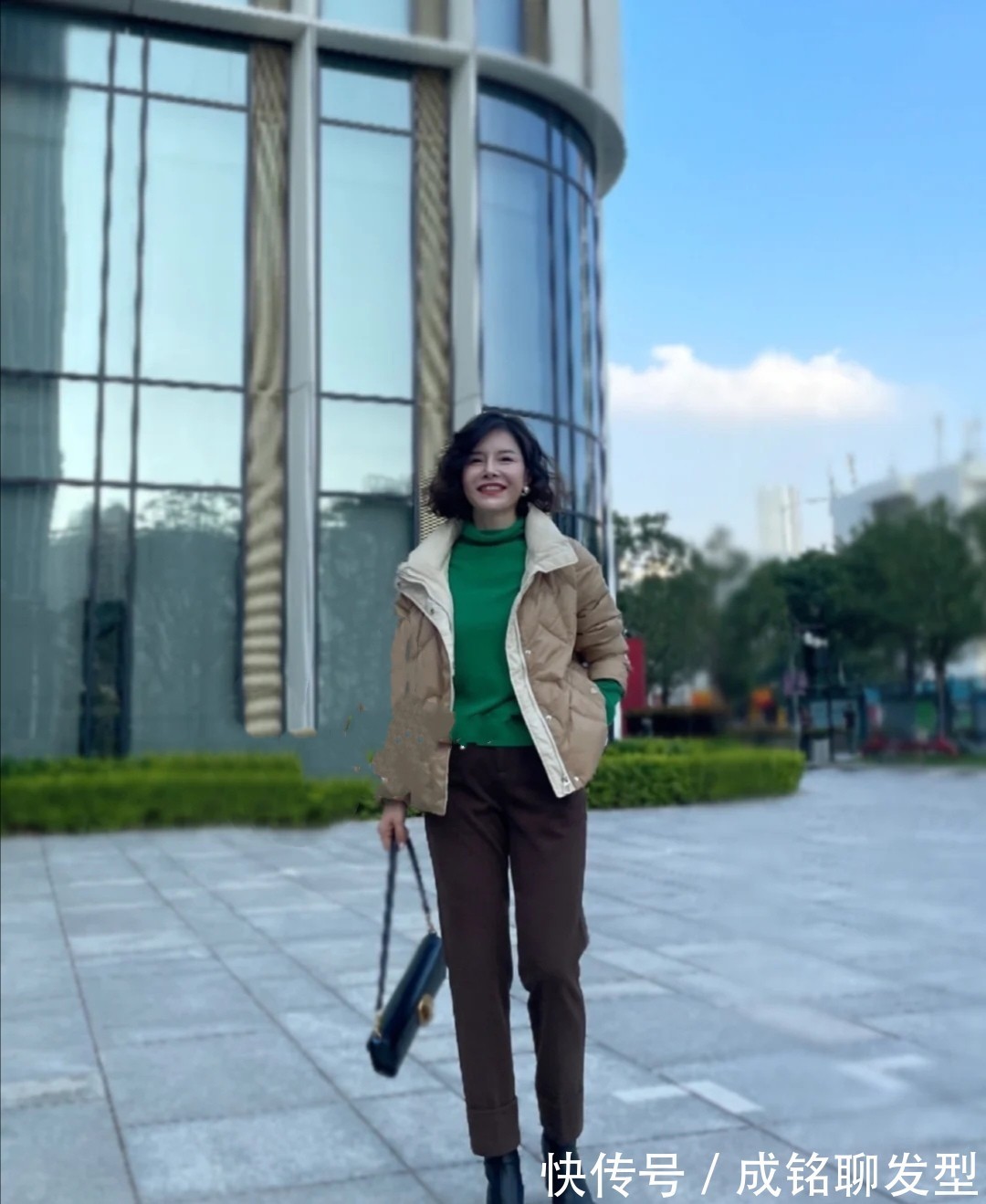 羽绒服 五六十岁的女人穿羽绒服,这三个“雷区”不能踩,影响气质又显矮