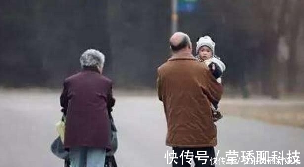 抚养|每月10000元养老金的老太太,67岁却执意生娃,现在过得咋样了?