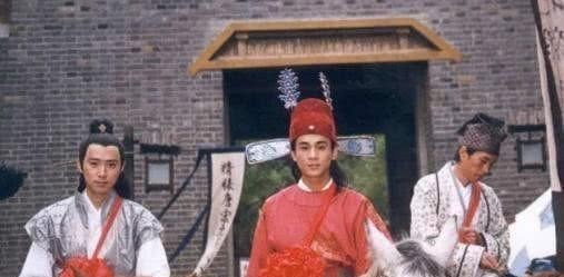 考生|乾隆出1上联,考生听完扭头离开,乾隆:别走,状元就是你了