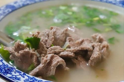 窍门|秋季进补,多喝羊肉汤,牢记3个窍门,羊汤浓白好喝,不膻不腥