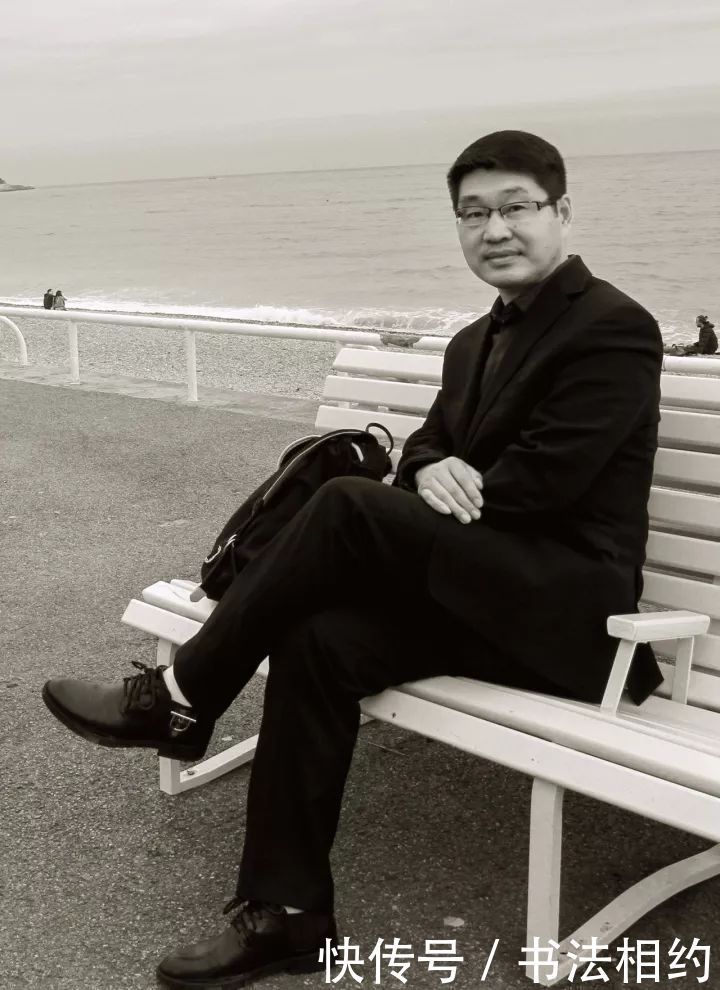 他的楷书空灵俊逸,碑帖互容,自成一体,获第二届兰亭奖最高奖