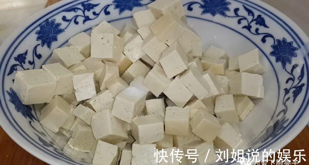 肉末豆腐煎饼|豆腐鸡蛋饼做法,锅里一焖,比吃红烧肉还香,上桌连汤子都不剩