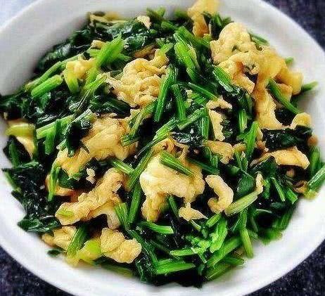 美食推荐：菠萝咕老排骨，鱼香茄子，蒜泥菠菜鸡蛋，葱姜回锅肉的做法