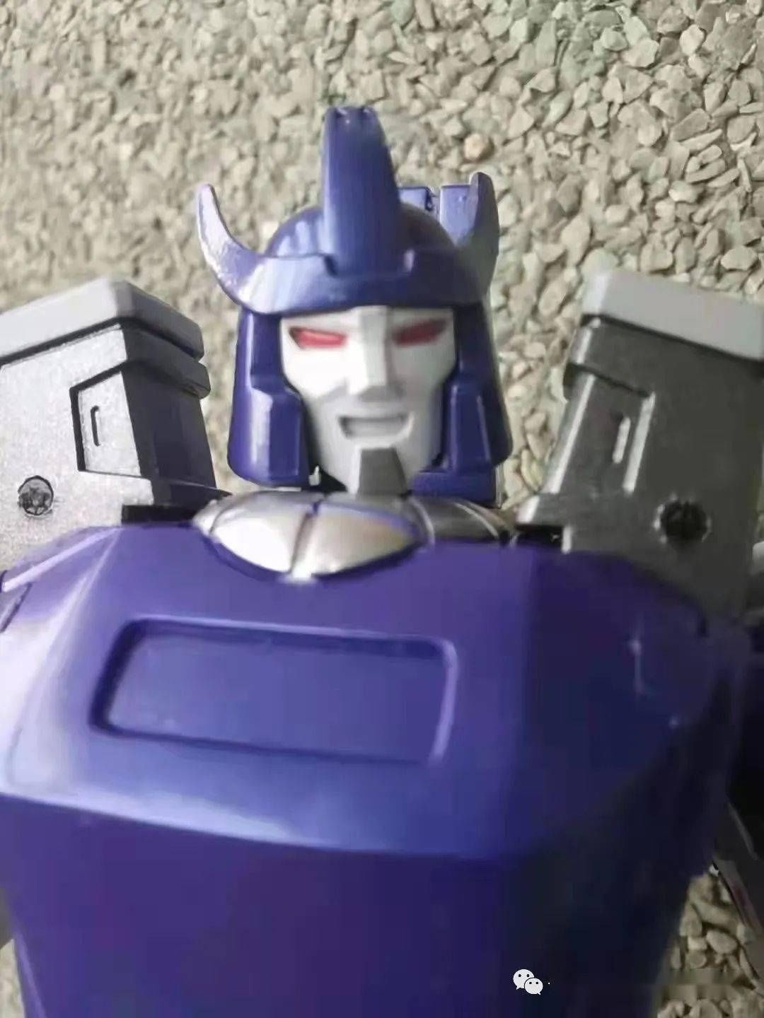 霸天虎|【评玩具】子小天:岑测评《NA惊破天 金属色涂装十分亮眼!》