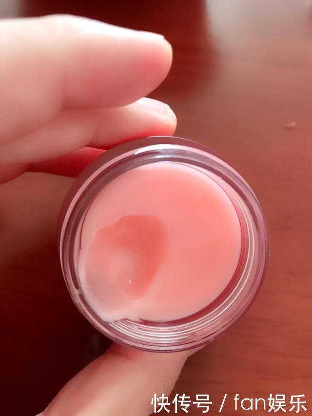 精致|公认好看的女生“唇形”有3种,M唇精致,樱桃唇可爱,你是哪种