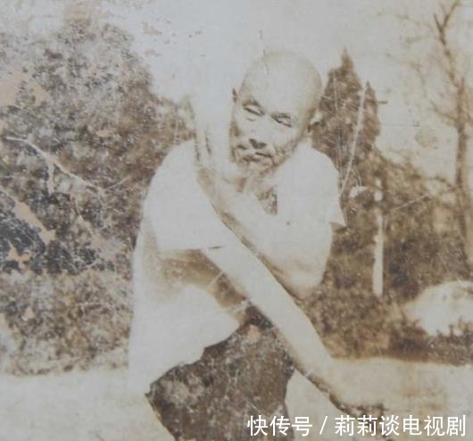 心意六合拳功夫|卢嵩高的实战功夫如何？手持两节棍打退数十人，晚年皮肤如若皮筋