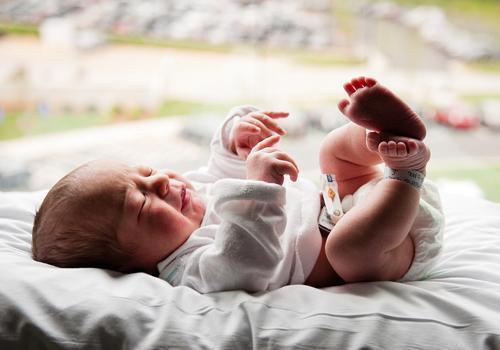 新生儿未满100天,这五个育儿禁区不要碰,不然会伤害到宝宝