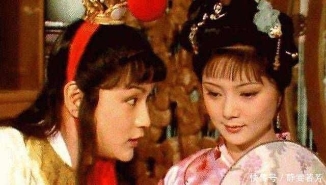 宝钗当众解衣掏金锁,也敢坐在宝玉床头绣肚兜,并非不知廉耻