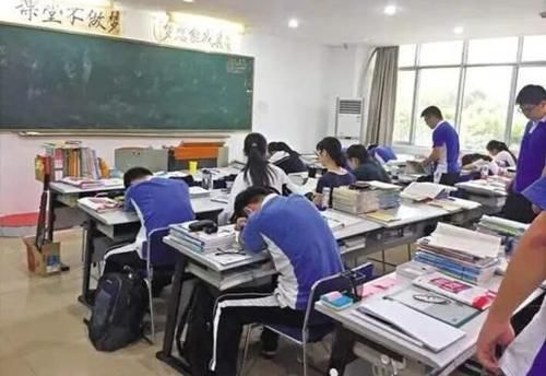 中学校长“火了”，喊话德育处：只要发型不奇怪，要漂亮未尝不可